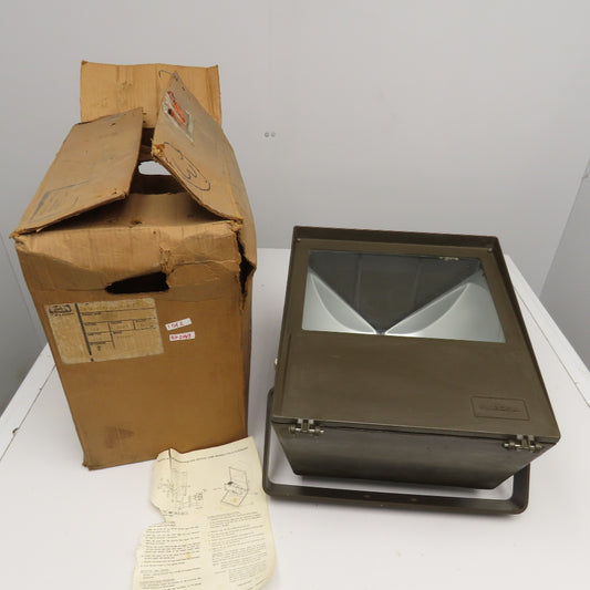 Hubbell MVM Series 150W 115-277/208-240V Metal Halide Wall Pack Light Fixture