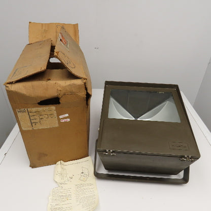 Hubbell MVM Series 150W 115-277/208-240V Metal Halide Wall Pack Light Fixture