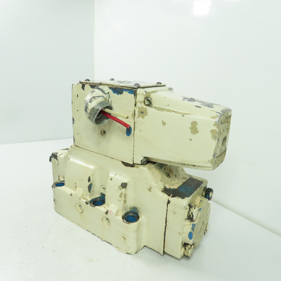 Vickers DC5S4 069A E 5* Directional Control Valve 115V Coil W/ Manifold