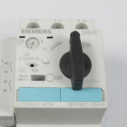Siemens 3RV1021-1DA10 Sirius Circuit Breaker / Motor Protector 2.2-3.2 Amp W/Aux