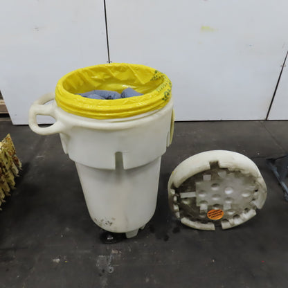 New Pig Portable 30 Gallon Spill Kit W/ 50 USG Overpack Salvage Drum