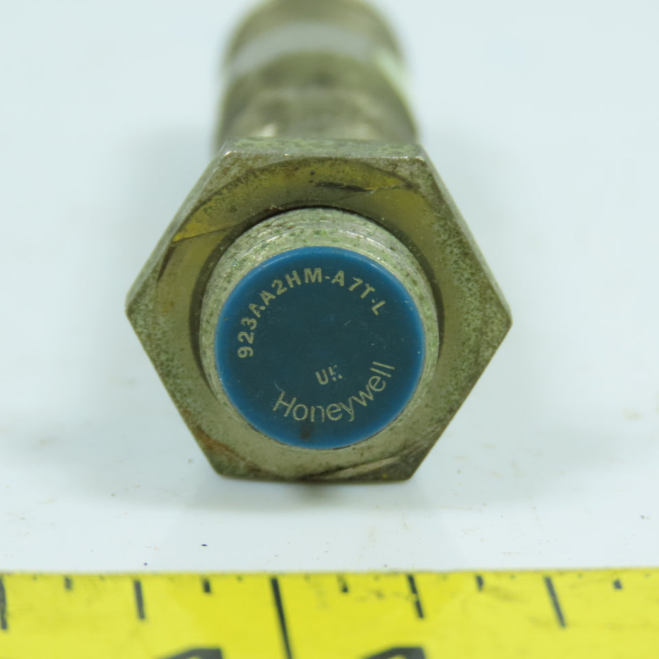Honeywell 923AA2HM-A7T-L Threaded Barrel Proximity Sensor
