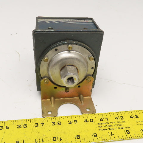 United Electric Controls J300 Pressure Switch 0-20PSI 125/250VAC 1/4" NPT