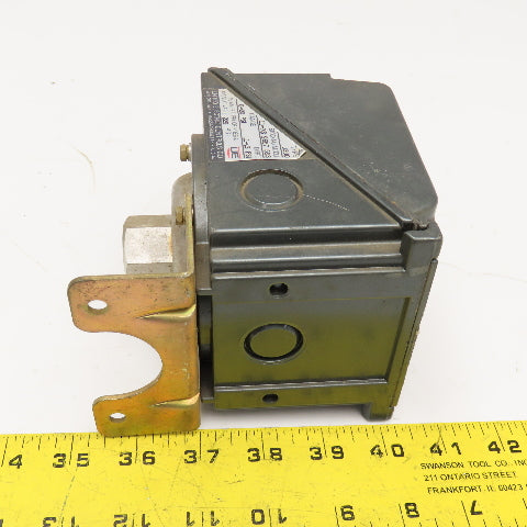 United Electric Controls J300 Pressure Switch 0-20PSI 125/250VAC 1/4" NPT