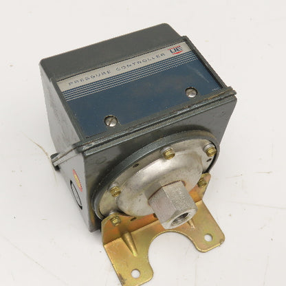 United Electric Controls J300 Pressure Switch 0-20PSI 125/250VAC 1/4" NPT