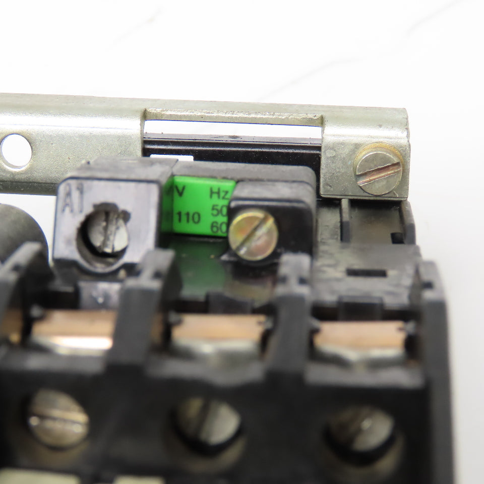 Siemens 3TB42 17-6E Reversing Contactor 600V 7.5Hp Max 6.3-10A Trip 110V Coil