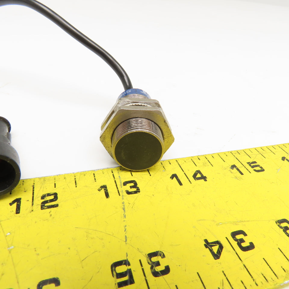 Telemecanique XS118B3PAL2 12-24V DC Proximity Sensor