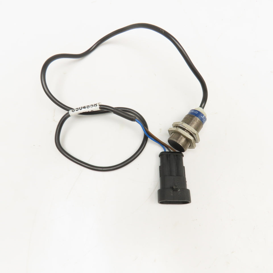 Telemecanique XS118B3PAL2 12-24V DC Proximity Sensor