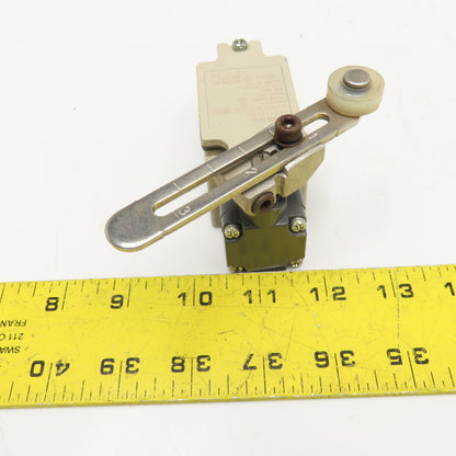 Omron D4B-2A15N 600V Rocker Arm Cam Roller Limit Switch