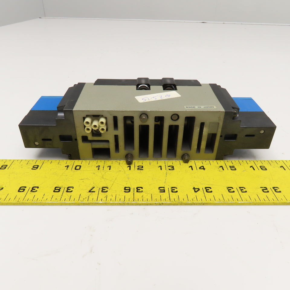 SMC VSS8-8-FIG-D-3EZ-V1 5/3 Position Float Center Pneumatic Valve 21-26VDC Coil