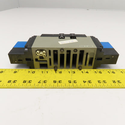 SMC VSS8-8-FIG-D-3EZ-V1 5/3 Position Float Center Pneumatic Valve 21-26VDC Coil