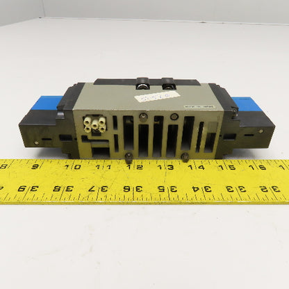 SMC VSS8-8-FIG-D-3EZ-V1 5/3 Position Float Center Pneumatic Valve 21-26VDC Coil