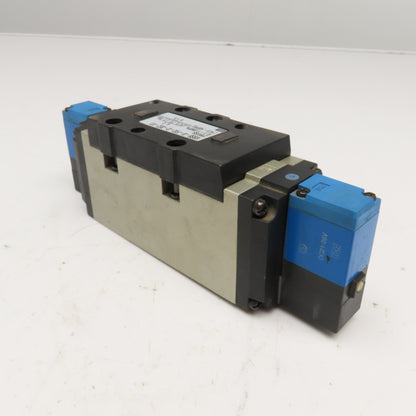 SMC VSS8-8-FIG-D-3EZ-V1 5/3 Position Float Center Pneumatic Valve 21-26VDC Coil