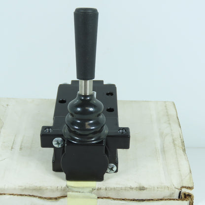 Parker 524811000 3-Way 2-Position Lever-Manual Return Air Valve 150PSI NEW