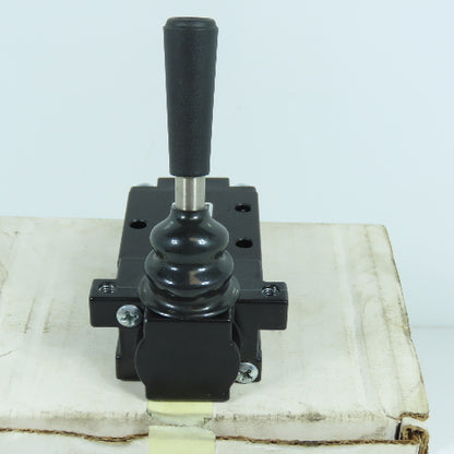 Parker 524811000 3-Way 2-Position Lever-Manual Return Air Valve 150PSI NEW