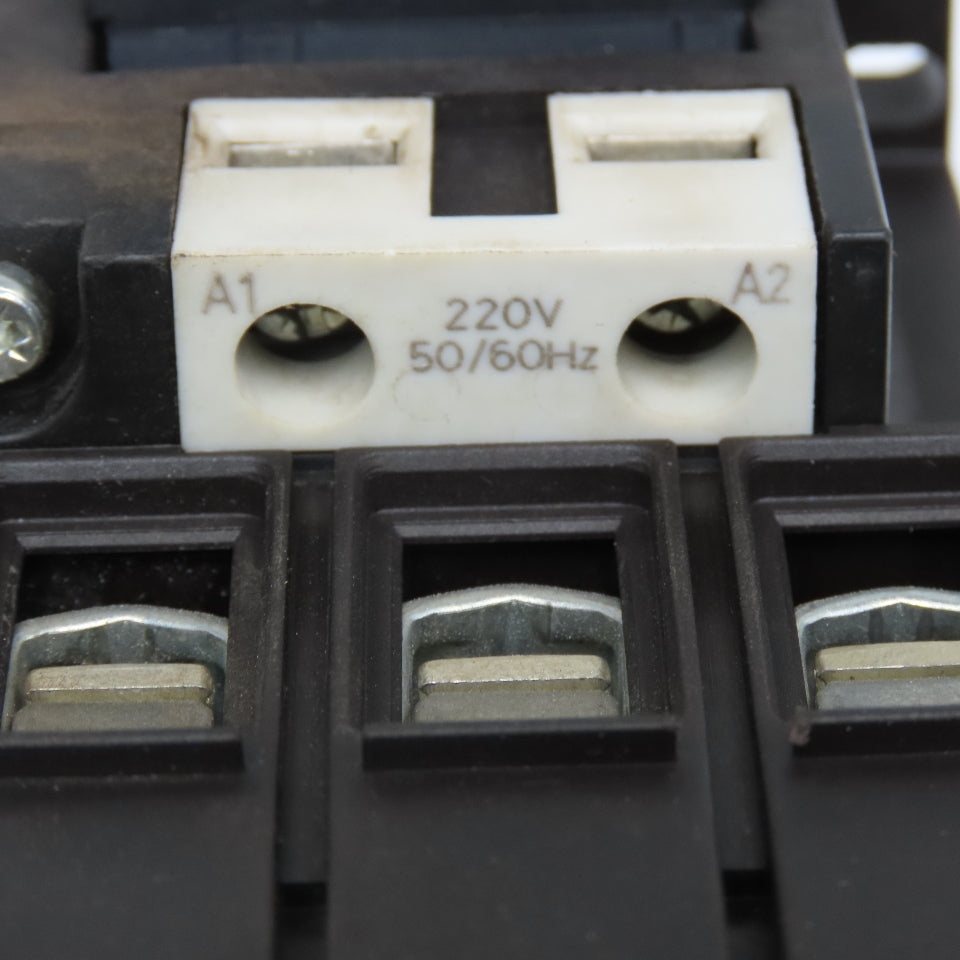 Siemens 3RT1034-1AN20 Contactor 600V 45A 30Hp Max 220V Coil