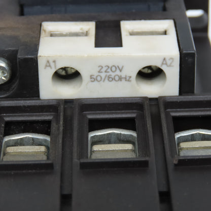 Siemens 3RT1034-1AN20 Contactor 600V 45A 30Hp Max 220V Coil