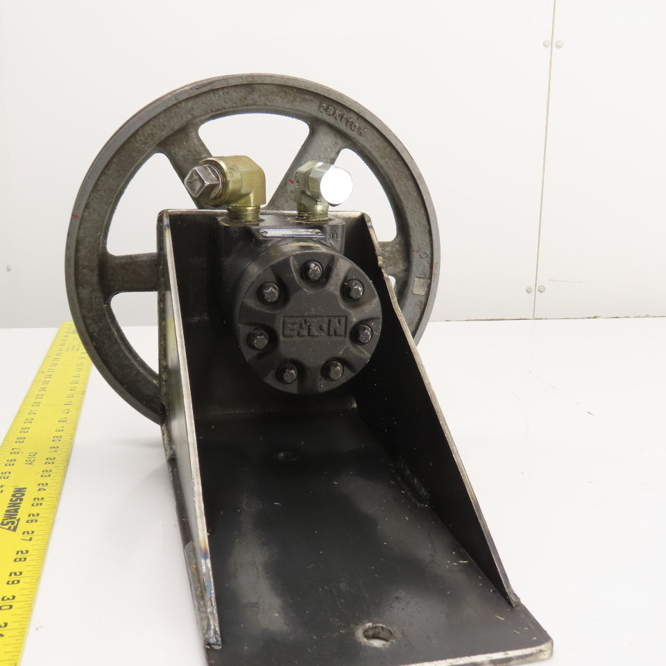 Char-Lynn 101 100 009 Bi-Directional Hydraulic Motor 1" Shaft 969RPM W/ Pulley