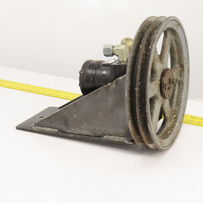 Char-Lynn 101 100 009 Bi-Directional Hydraulic Motor 1" Shaft 969RPM W/ Pulley