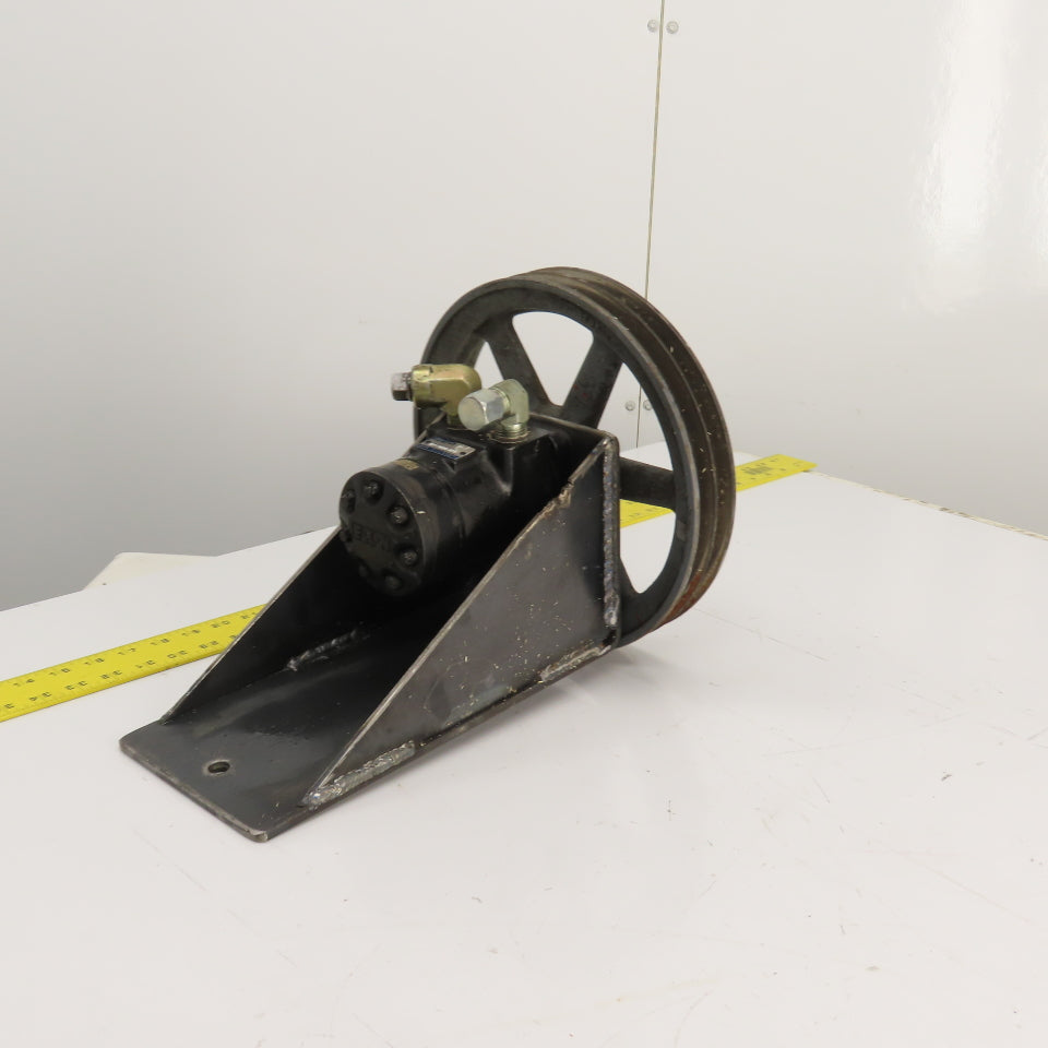 Char-Lynn 101 100 009 Bi-Directional Hydraulic Motor 1" Shaft 969RPM W/ Pulley