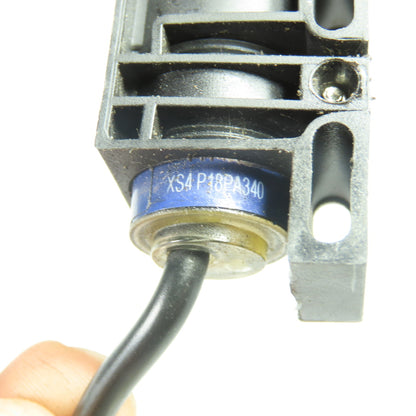 Telemecanique XS4P18PA340 12-24V DC Proximity Sensor