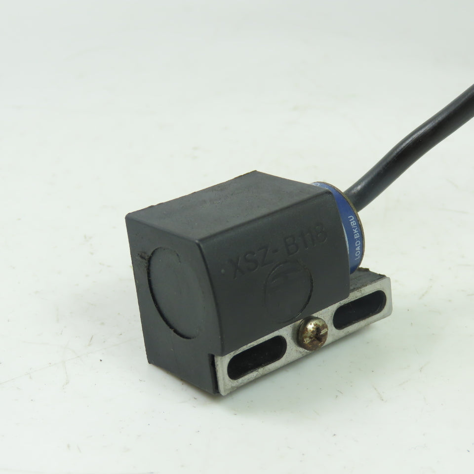 Telemecanique XS4P18PA340 12-24V DC Proximity Sensor