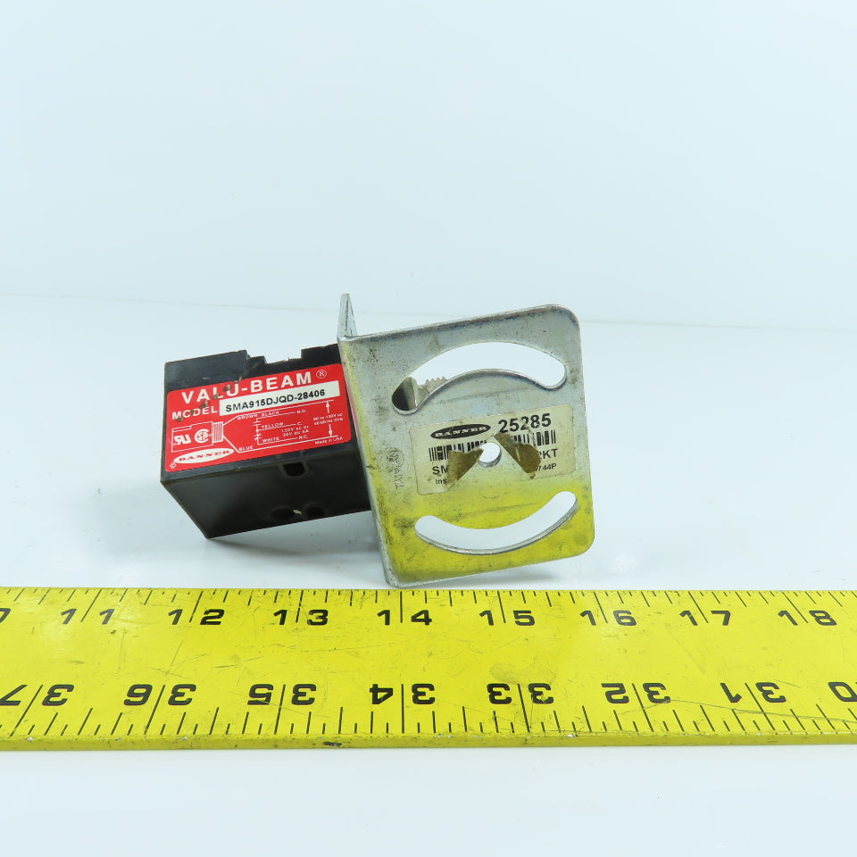 Banner SMA915DJQD-28406 Valu-Beam Photoelectric Sensor W/ Mounting Bracket