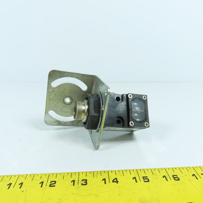 Banner SMA915DJQD-28406 Valu-Beam Photoelectric Sensor W/ Mounting Bracket