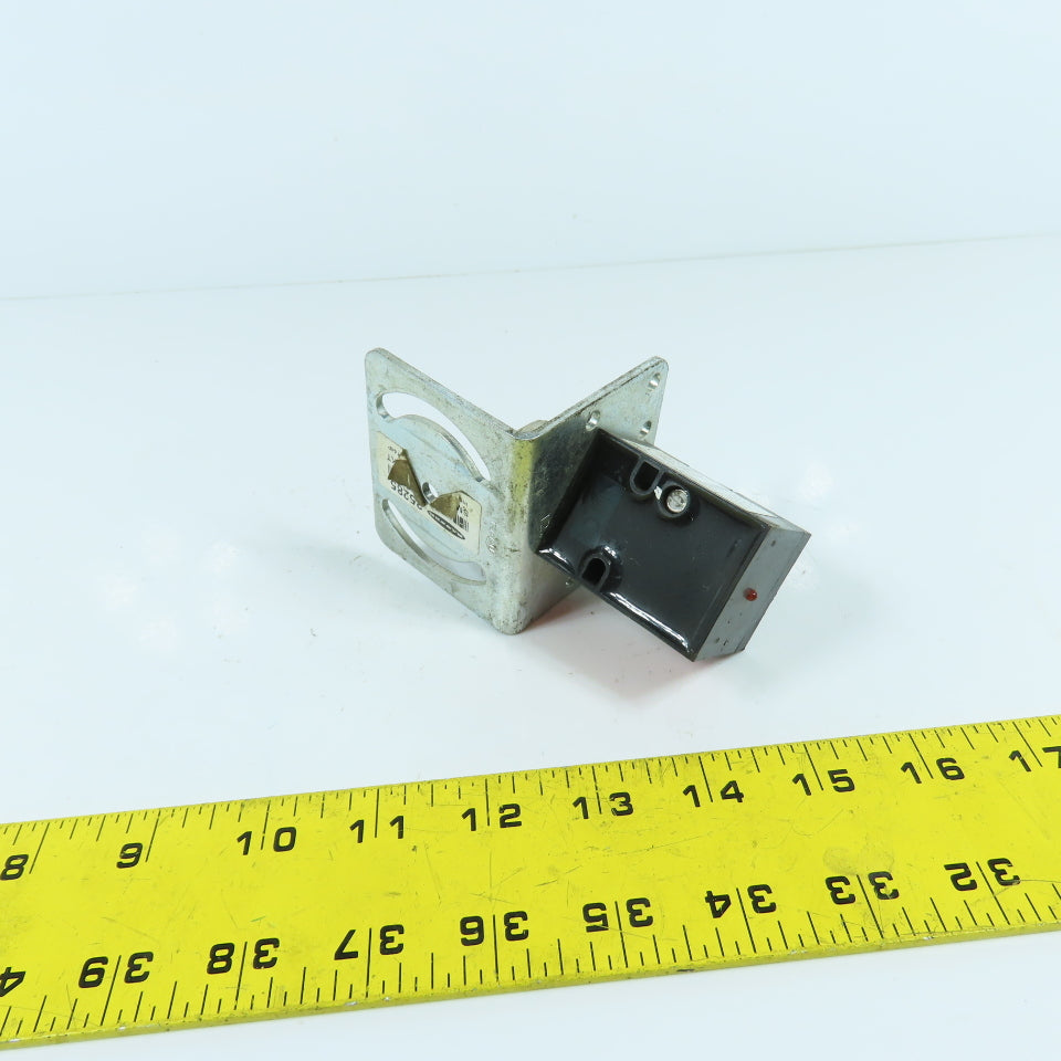 Banner SMA915DJQD-28406 Valu-Beam Photoelectric Sensor W/ Mounting Bracket