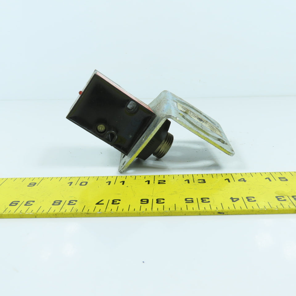Banner SMA915LVAGQD Valu-Beam Photoelectric Sensor W/ Mounting Bracket
