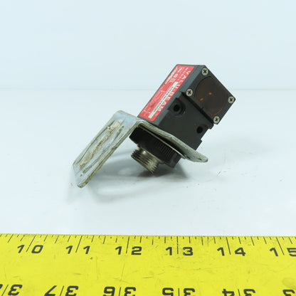 Banner SMA915LVAGQD Valu-Beam Photoelectric Sensor W/ Mounting Bracket
