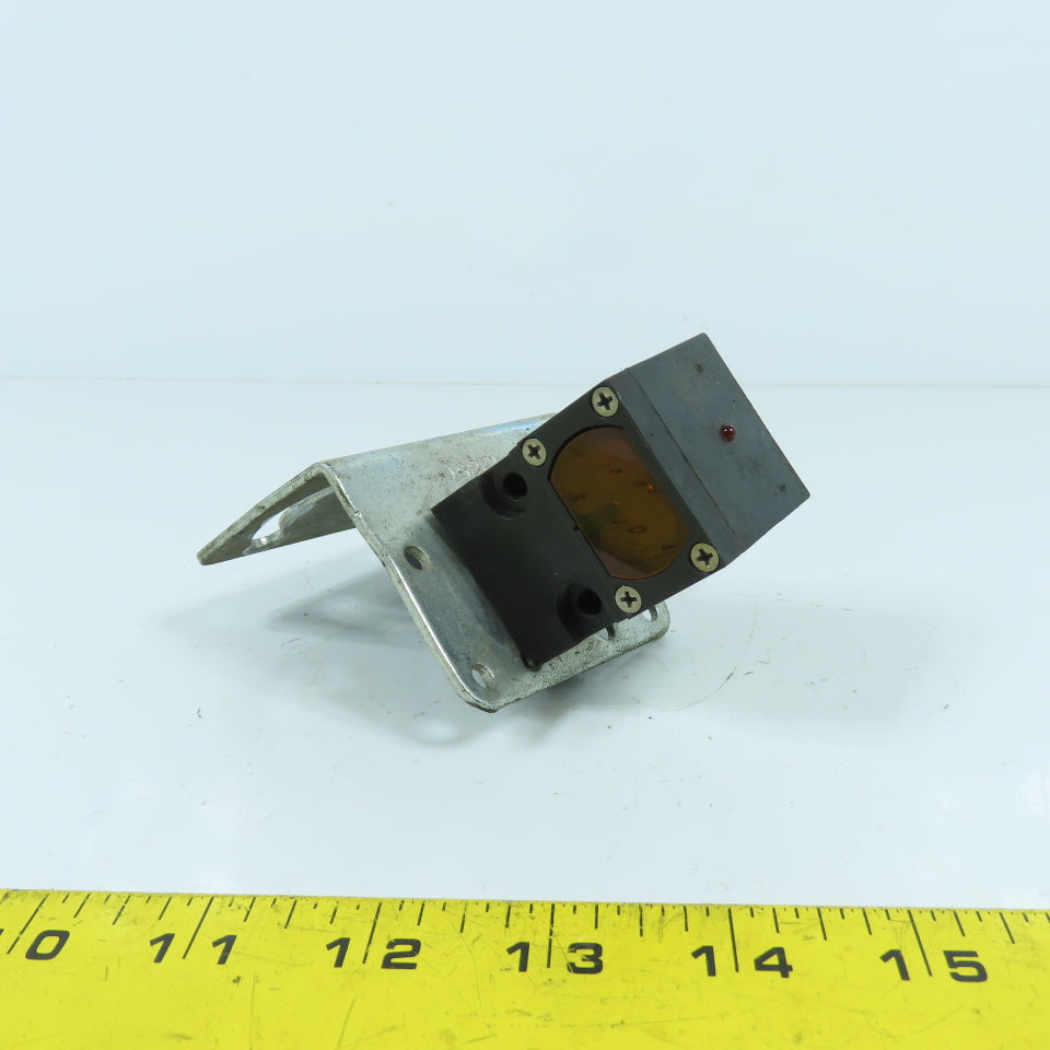 Banner SMA915LVAGQD Valu-Beam Photoelectric Sensor W/ Mounting Bracket