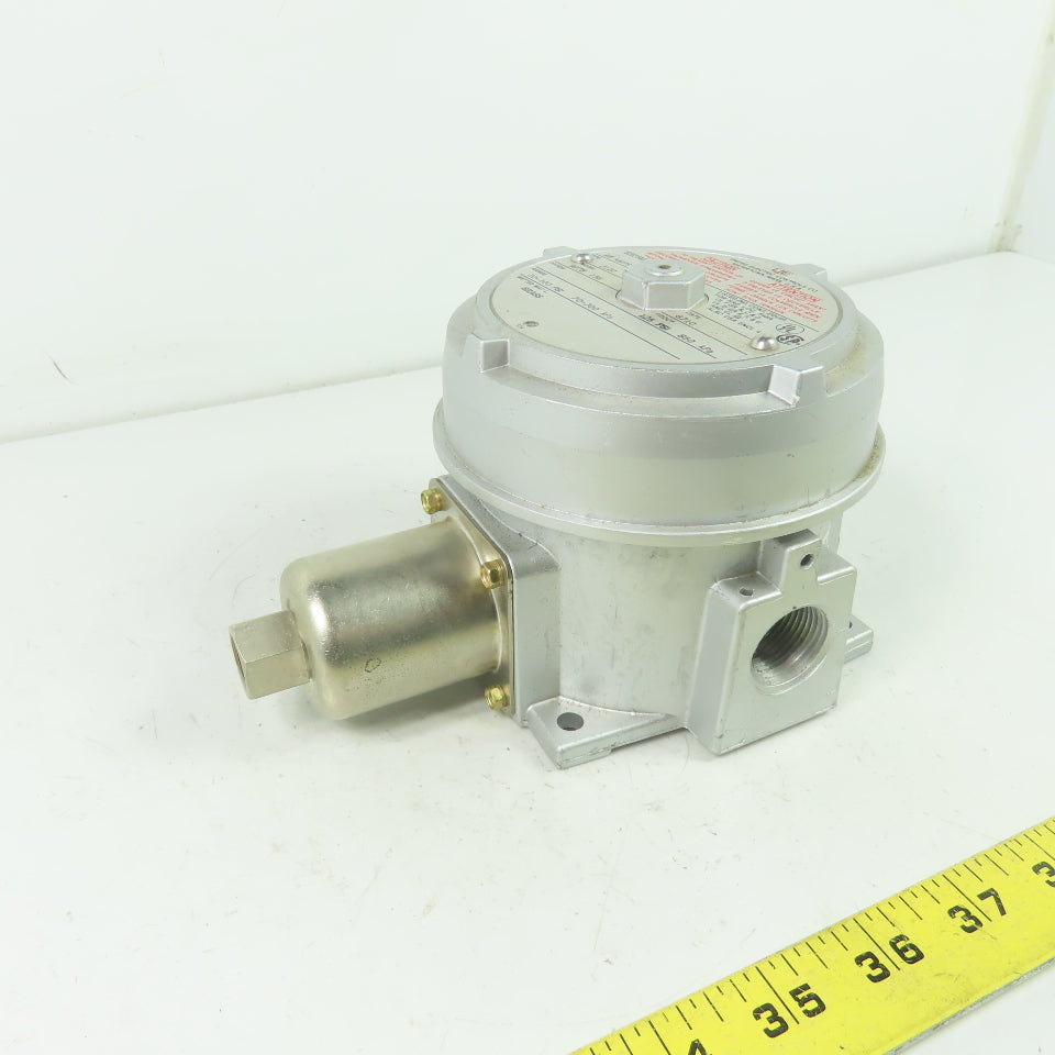 United Electric Controls J120 Model 9778 156 Pressure Switch 15A 480VAC 100PSI