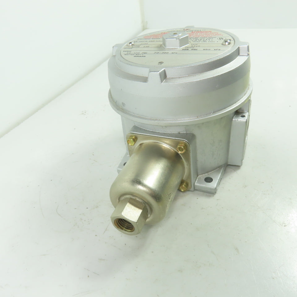 United Electric Controls J120 Model 9778 156 Pressure Switch 15A 480VAC 100PSI