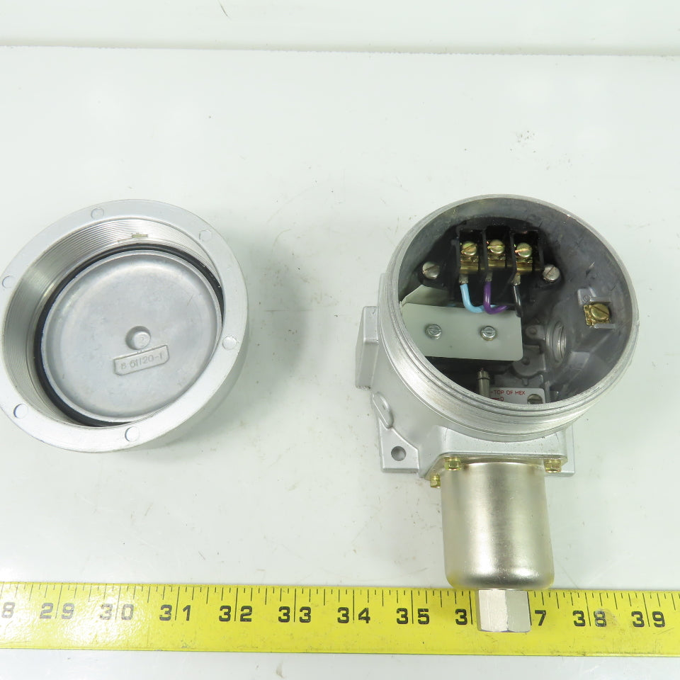 United Electric Controls J120 Model 9778 156 Pressure Switch 15A 480VAC 100PSI