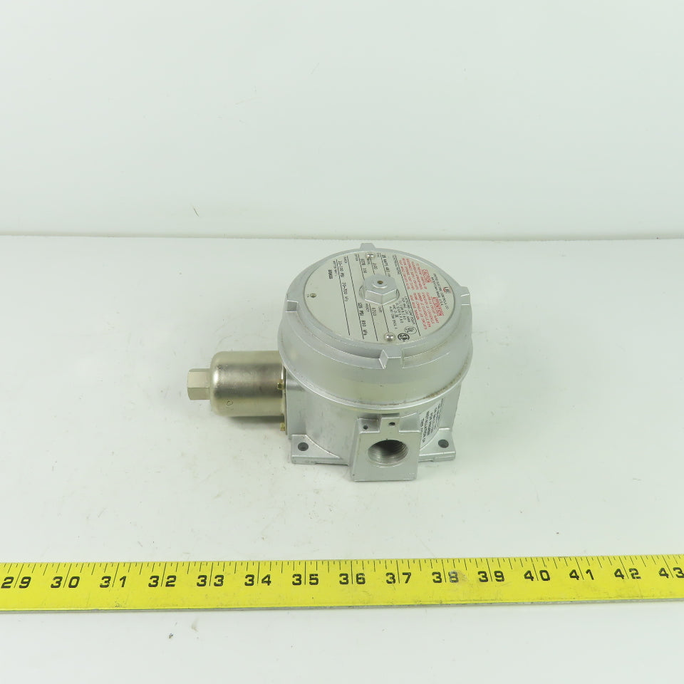 United Electric Controls J120 Model 9778 156 Pressure Switch 15A 480VAC 100PSI