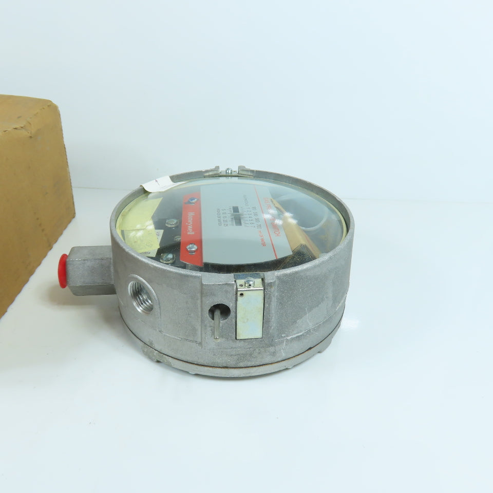 Honeywell C437D 1005 Gas Pressure Switch 5-25 In Of Water NEW