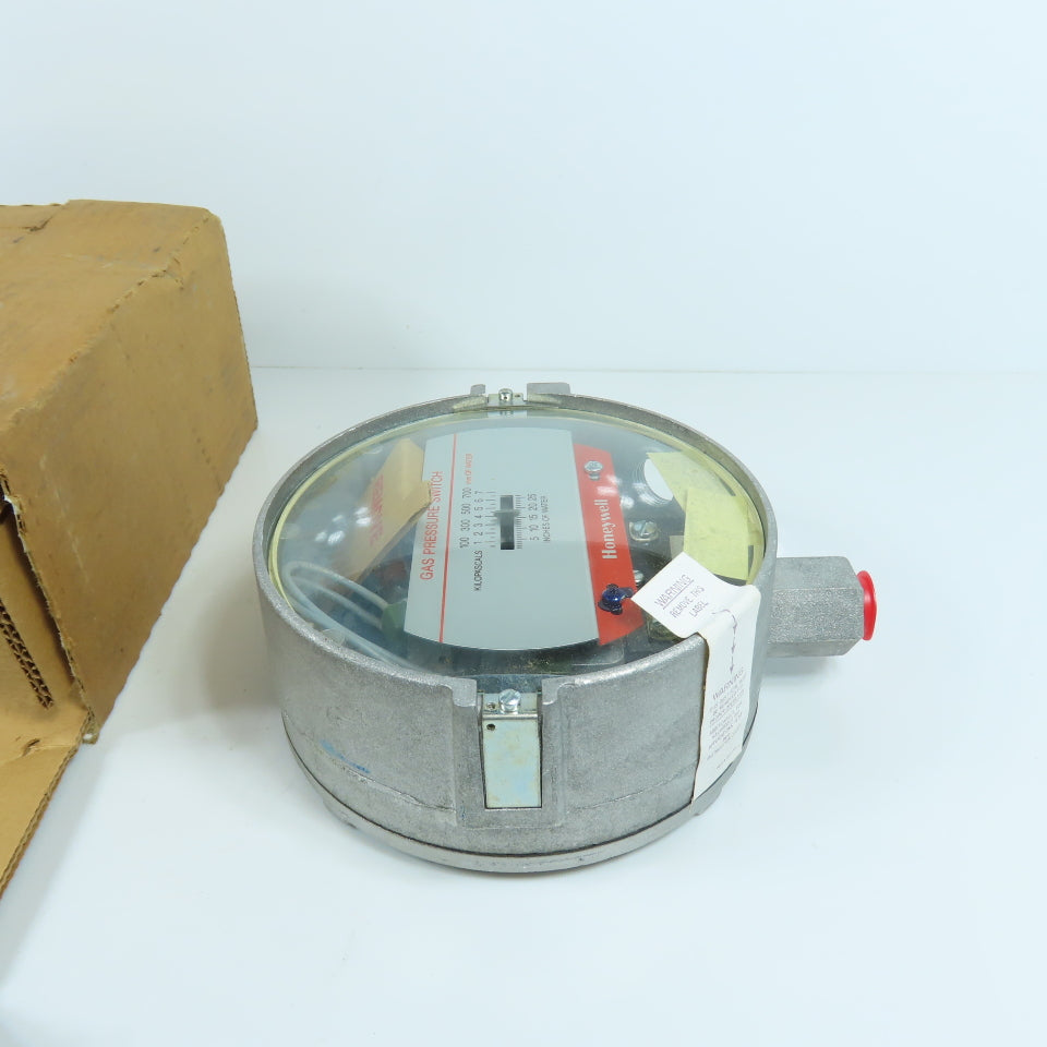 Honeywell C437D 1005 Gas Pressure Switch 5-25 In Of Water NEW