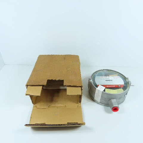 Honeywell C437D 1005 Gas Pressure Switch 5-25 In Of Water NEW