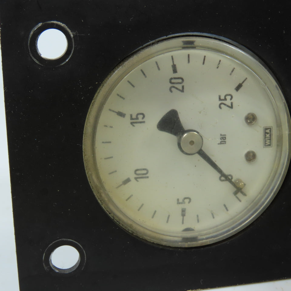 H. Lüdi + Co AG 398975 02 Oxygen Regulator W/ Gauge & Solenoid Burkert 136581H