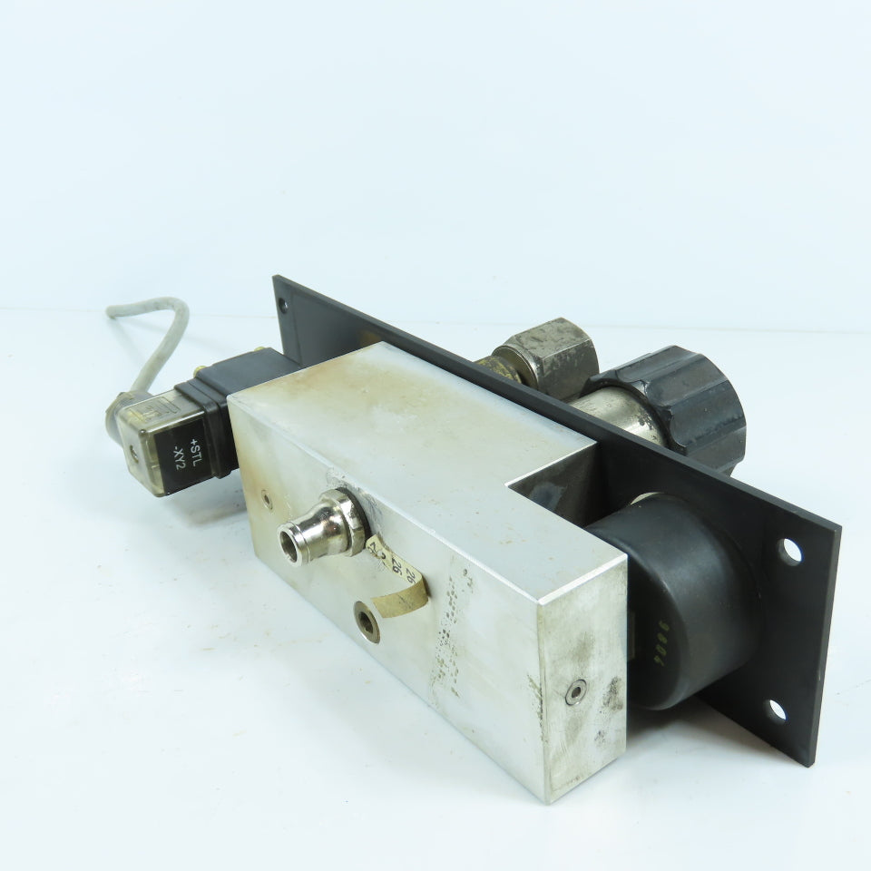 H. Lüdi + Co AG 398975 02 Oxygen Regulator W/ Gauge & Solenoid Burkert 136581H