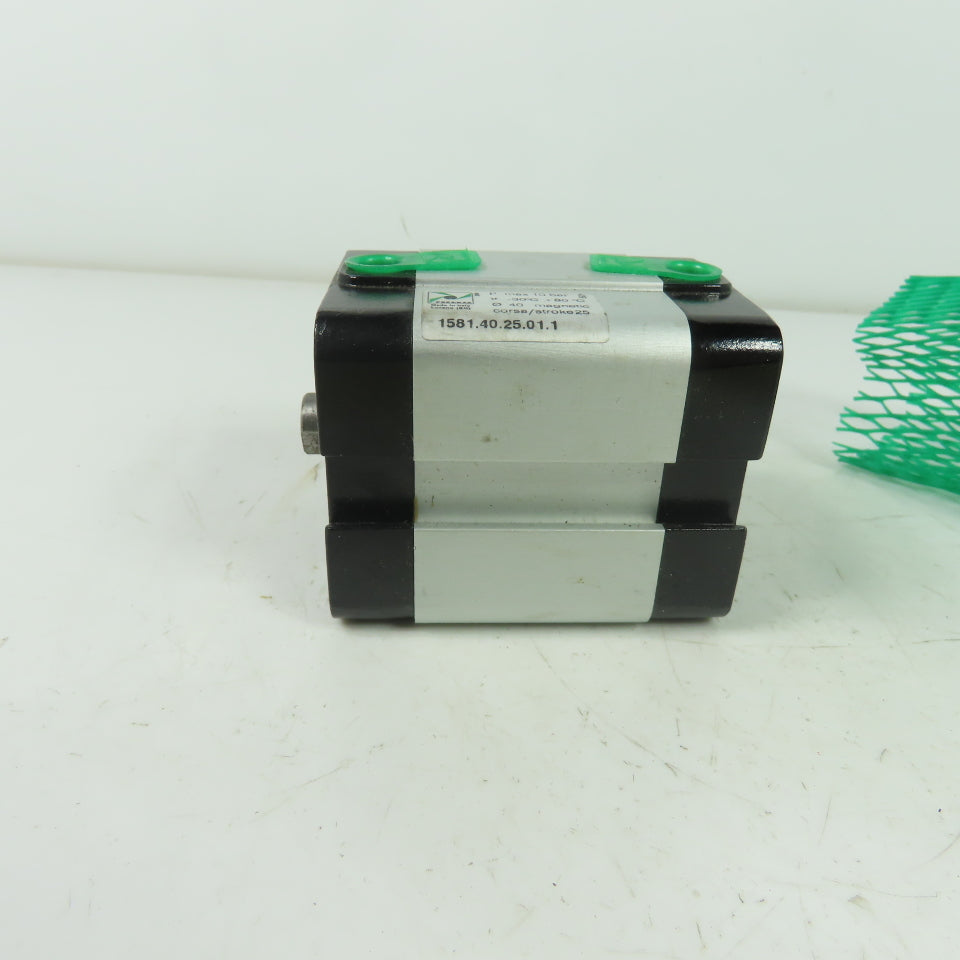 Pneumax 1581.40.25.01.1 Pneumatic Cylinder 40mm Bore 25mm Stroke 10Bar NEW