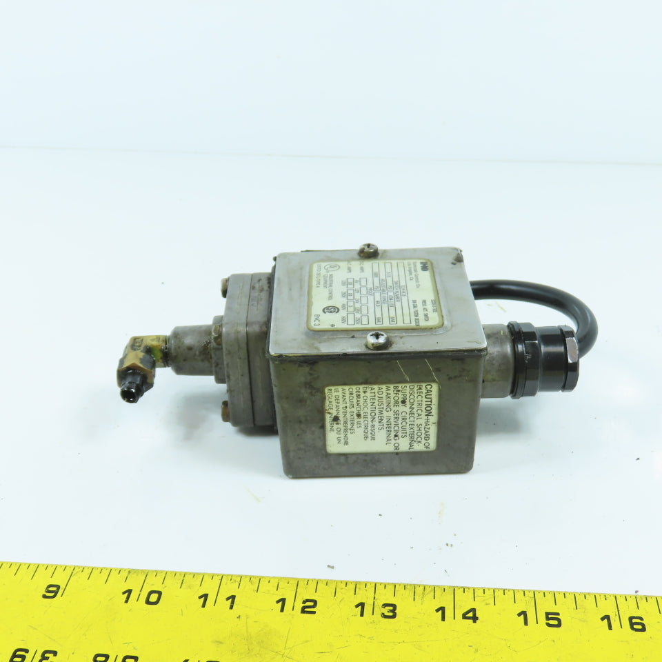 Barksdale E1H-H15 Adjustable Pressure Control Switch .5-15PSI 125-600VAC