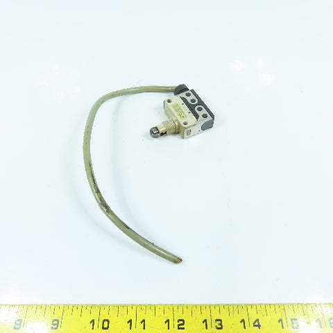 Omron D4E-1A20N 5A Roller Plunger Limit Switch 125/250VAC
