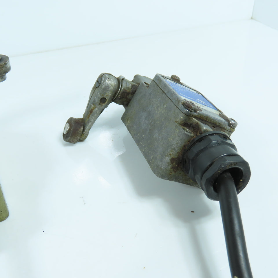 Yamatake Honeywell 1LS1-J 10A Roller Arm Plunger Limit Switch 250VAC Lot Of 3