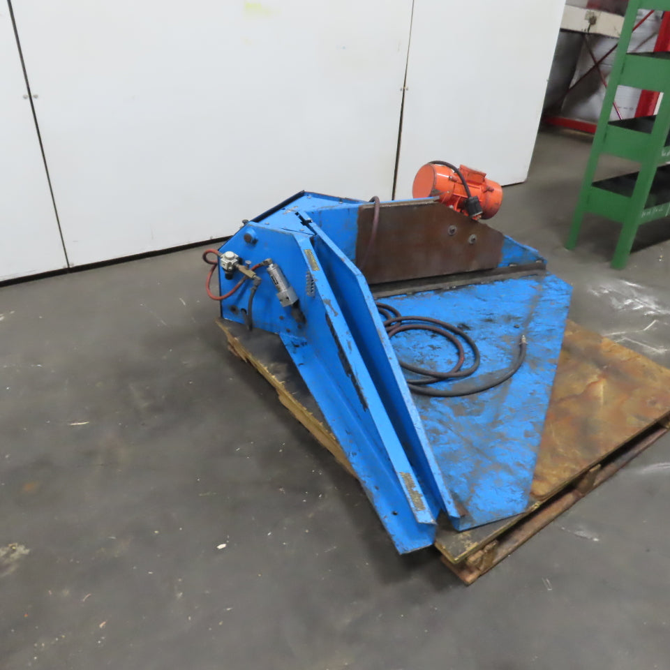 ChemQuest 25-6000 Floor Level Electric Vibrating 44" x 44" Tote Gaylord Tilter