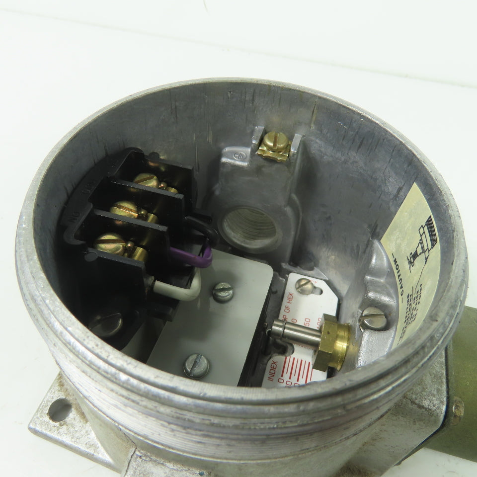 United Electric Controls J120 Model 9778 156 Pressure Switch 15A 480VAC 100PSI