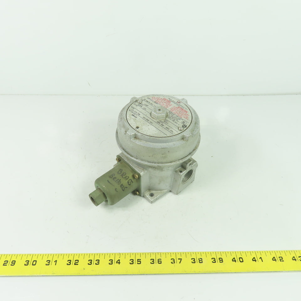 United Electric Controls J120 Model 9778 156 Pressure Switch 15A 480VAC 100PSI