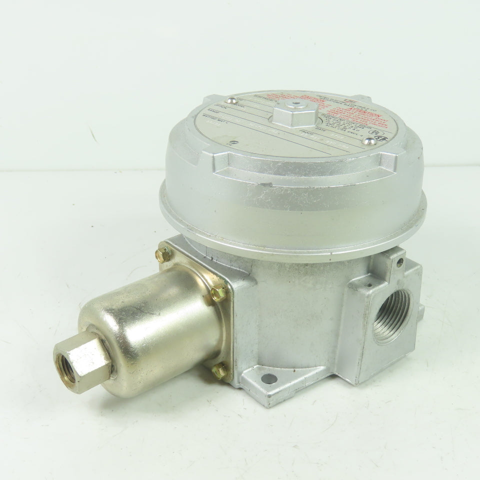United Electric Controls J120 Model 9778 156 Pressure Switch 15A 480VAC 100PSI