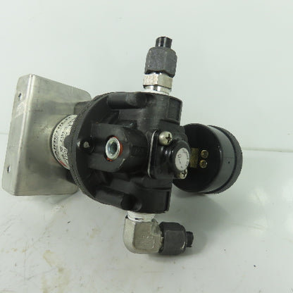 Fairchild Z16490-10243 Compressed Air Regulator 500PSI Max In 1-60PSIG Out